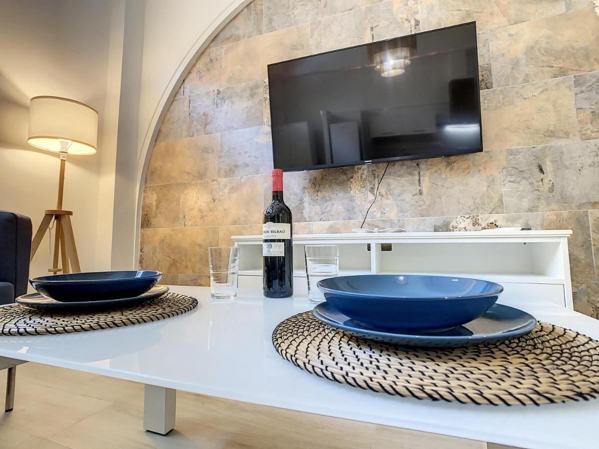 Apartcity Triana Sevilla Bagian luar foto