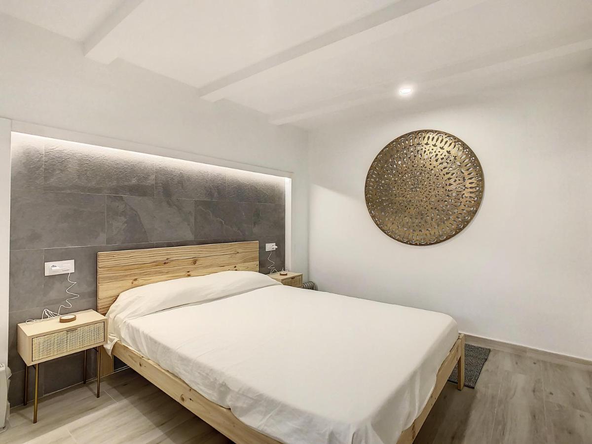 Apartcity Triana Sevilla Bagian luar foto
