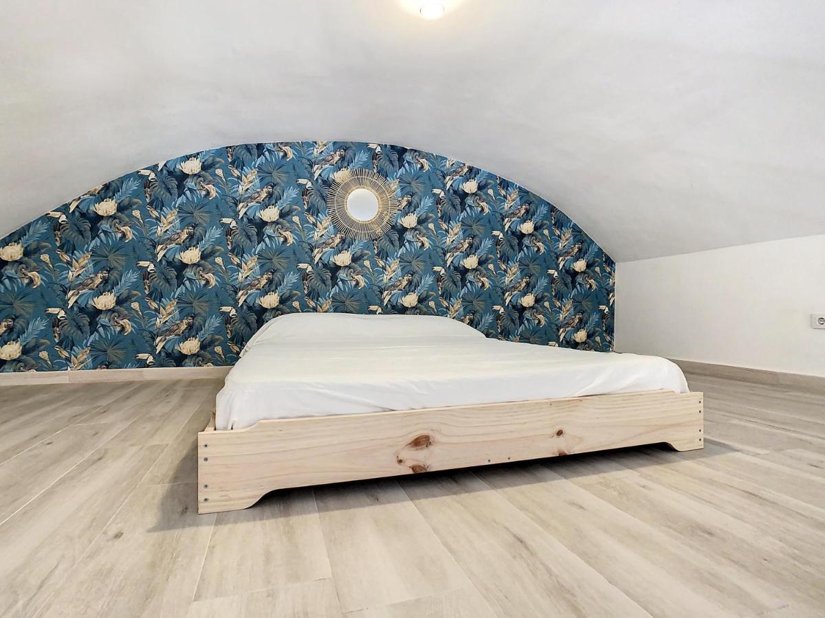 Apartcity Triana Sevilla Bagian luar foto