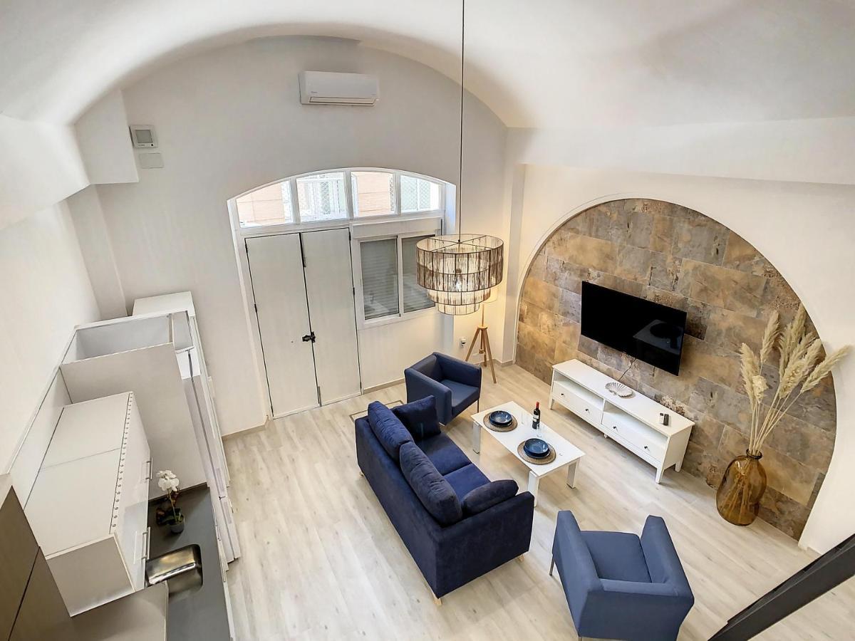 Apartcity Triana Sevilla Bagian luar foto