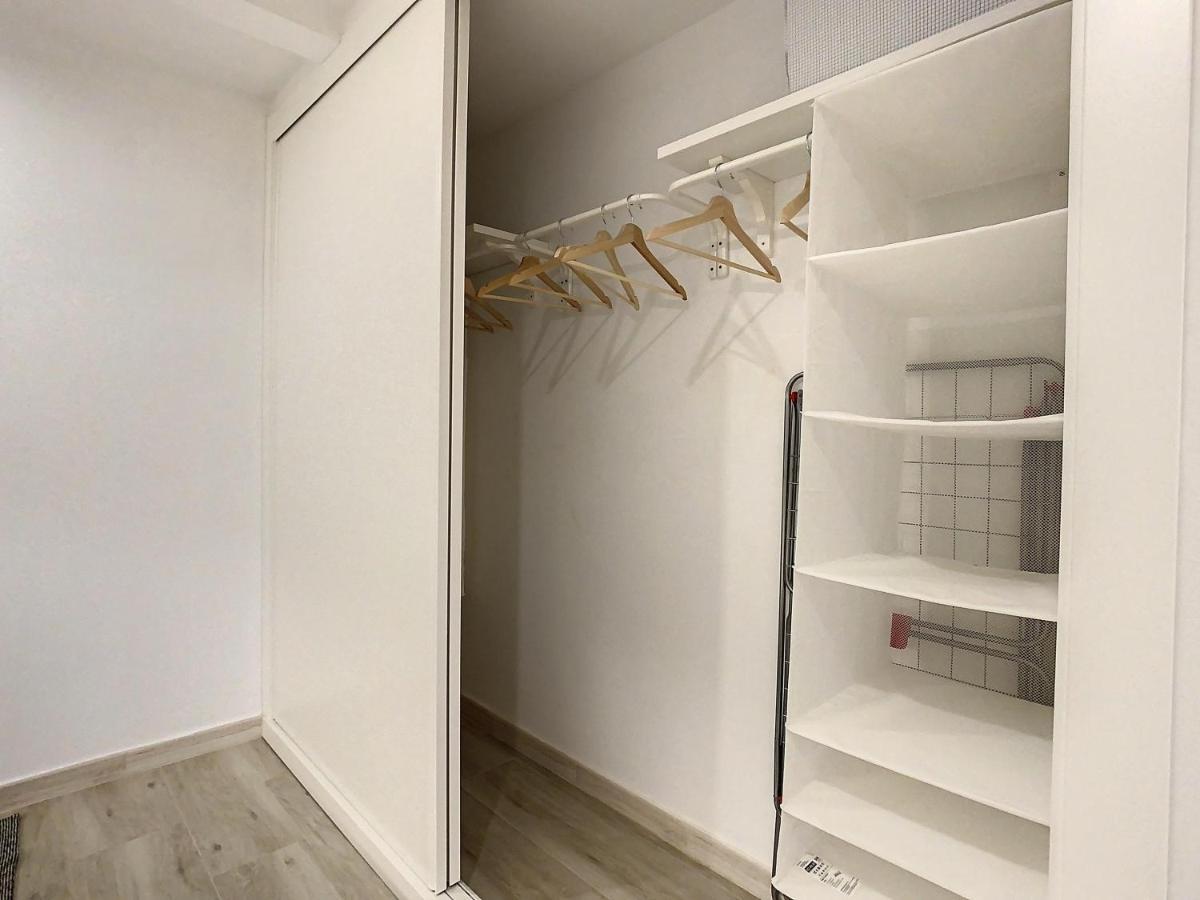 Apartcity Triana Sevilla Bagian luar foto