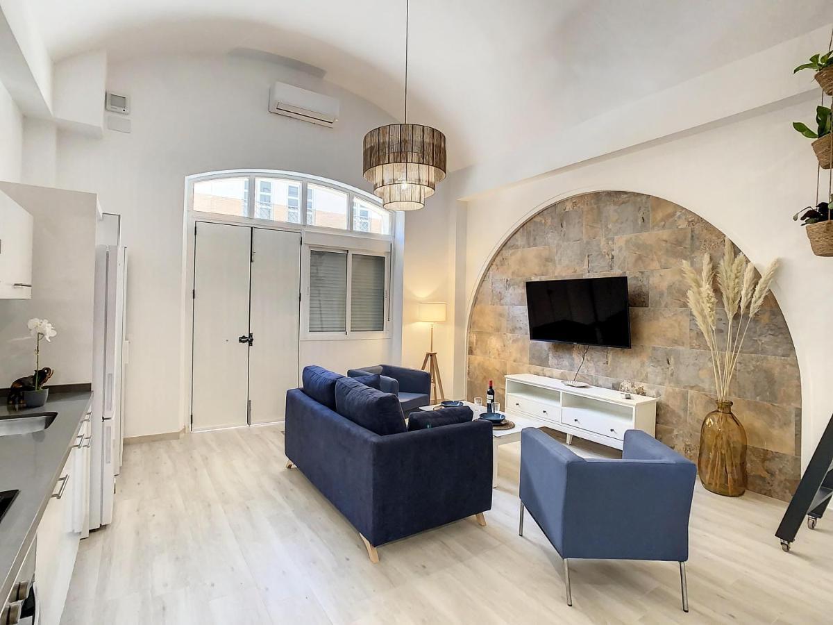 Apartcity Triana Sevilla Bagian luar foto