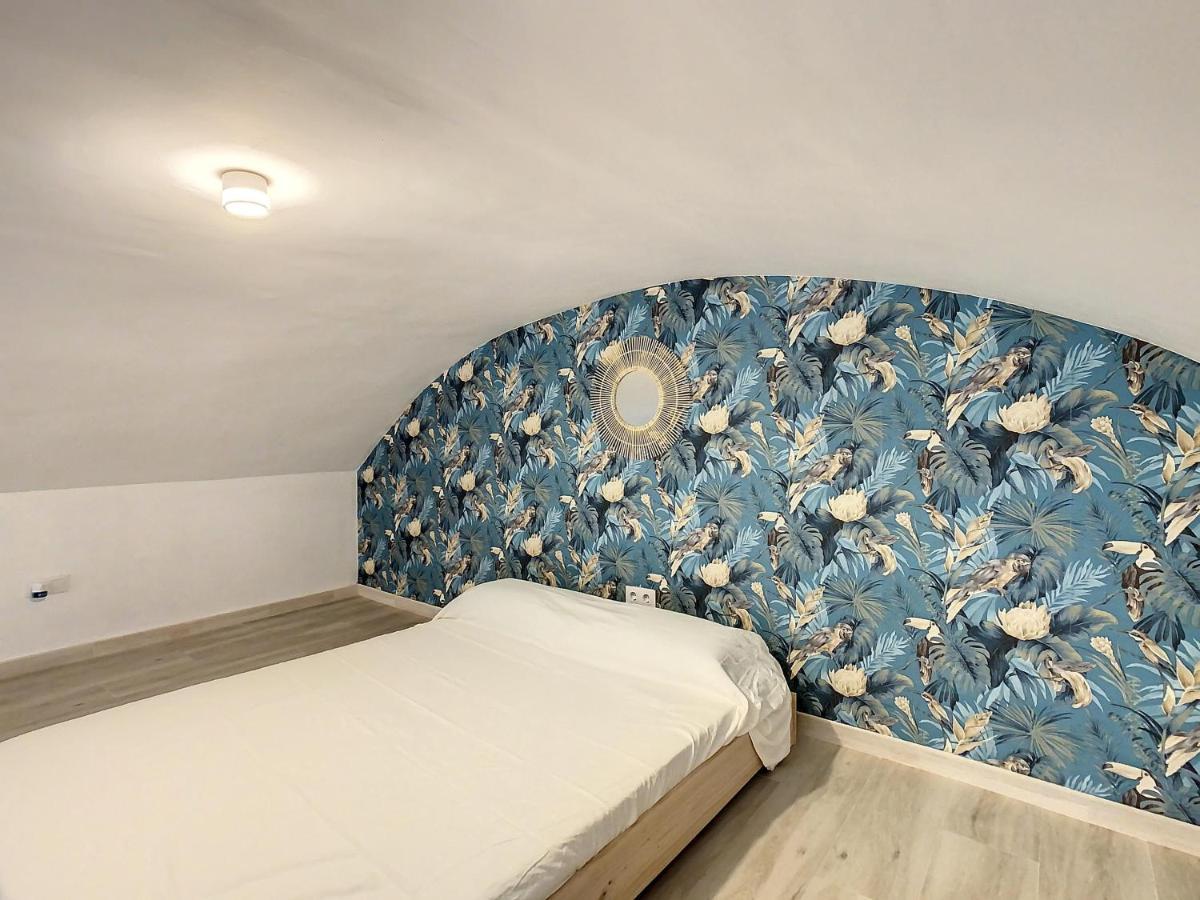 Apartcity Triana Sevilla Bagian luar foto